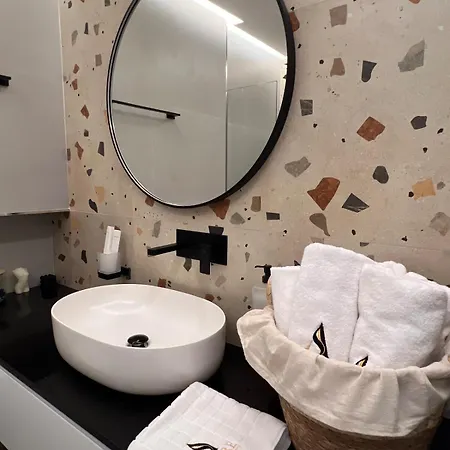Adore Luxury Apartment *